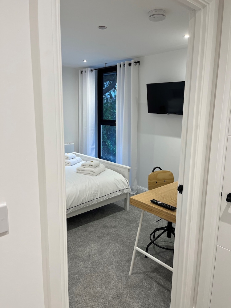 Aurora - Brand New Luxury 2 bed 2 Bath Apartment! view 5