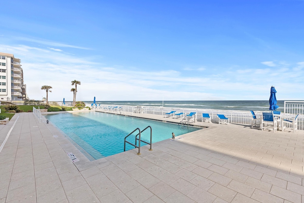 Surfside Club 503