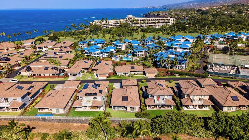 Private Yard and Outdoor Area - AC & Shared Pool - Golf Views - Vrkcv