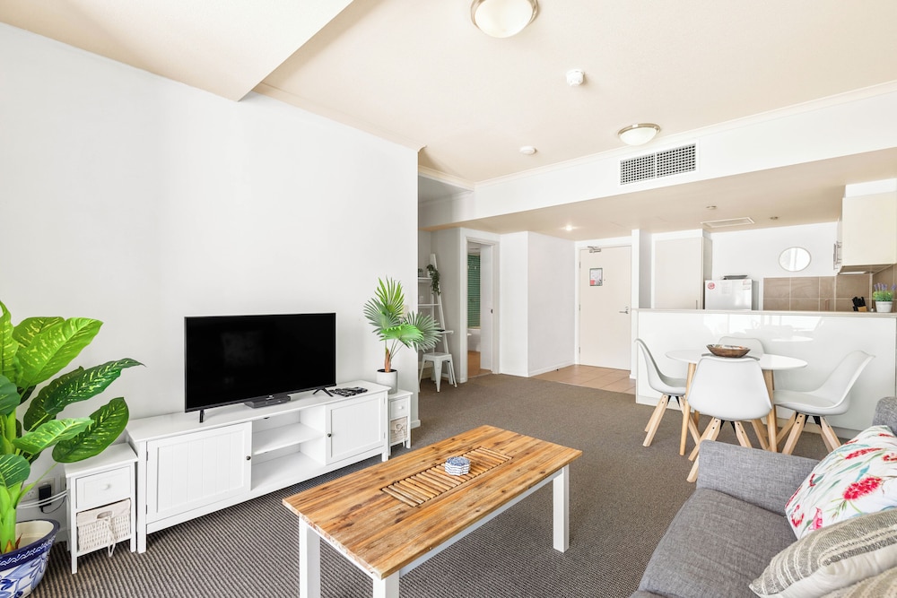 Burleigh Bliss Coastal Hideaway