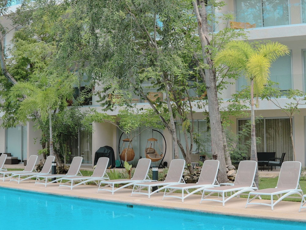Stylish Playacar Condos w Balcony & Pool