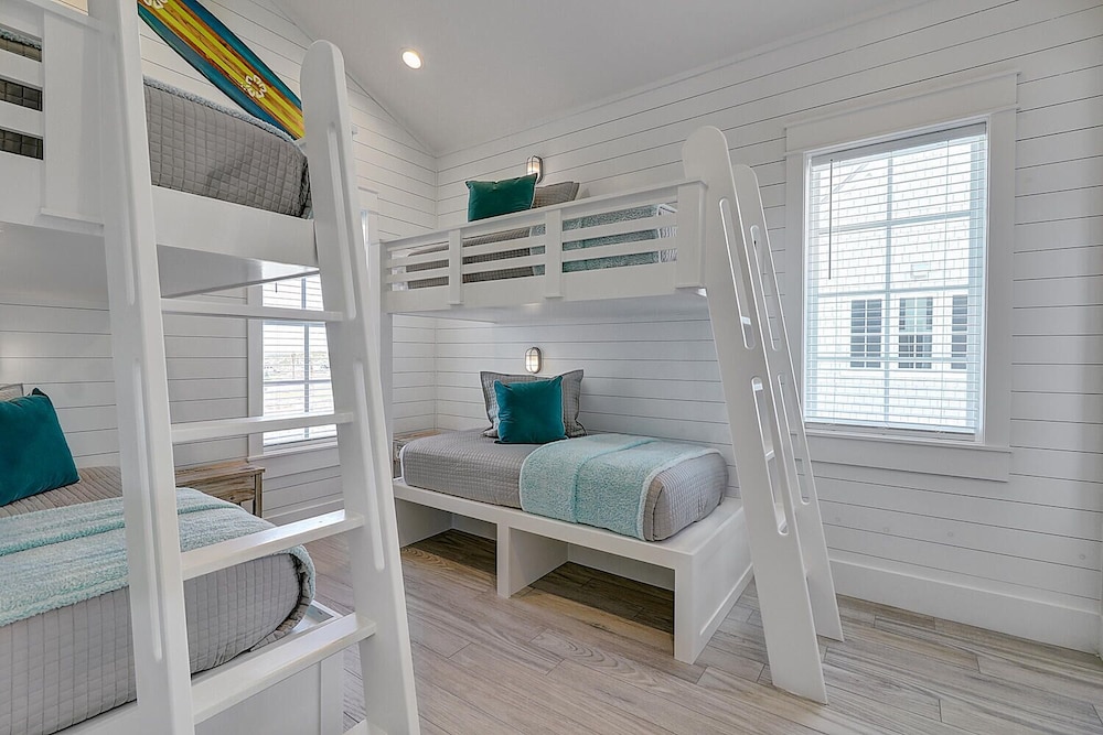 Blue Magnolia 217 LAK view 3