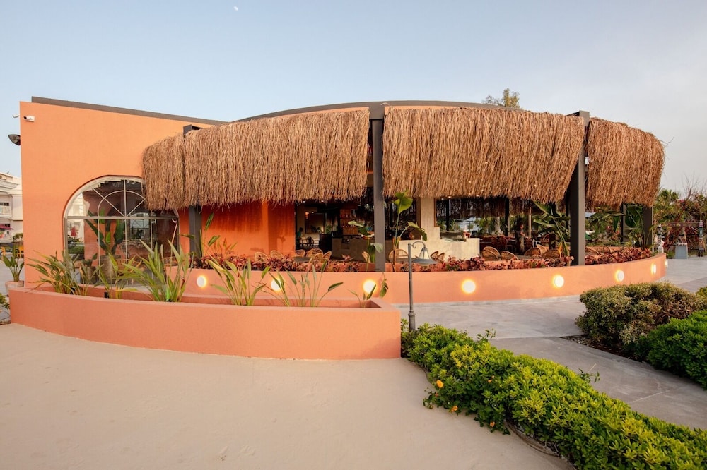Daphne Residence - Image 22