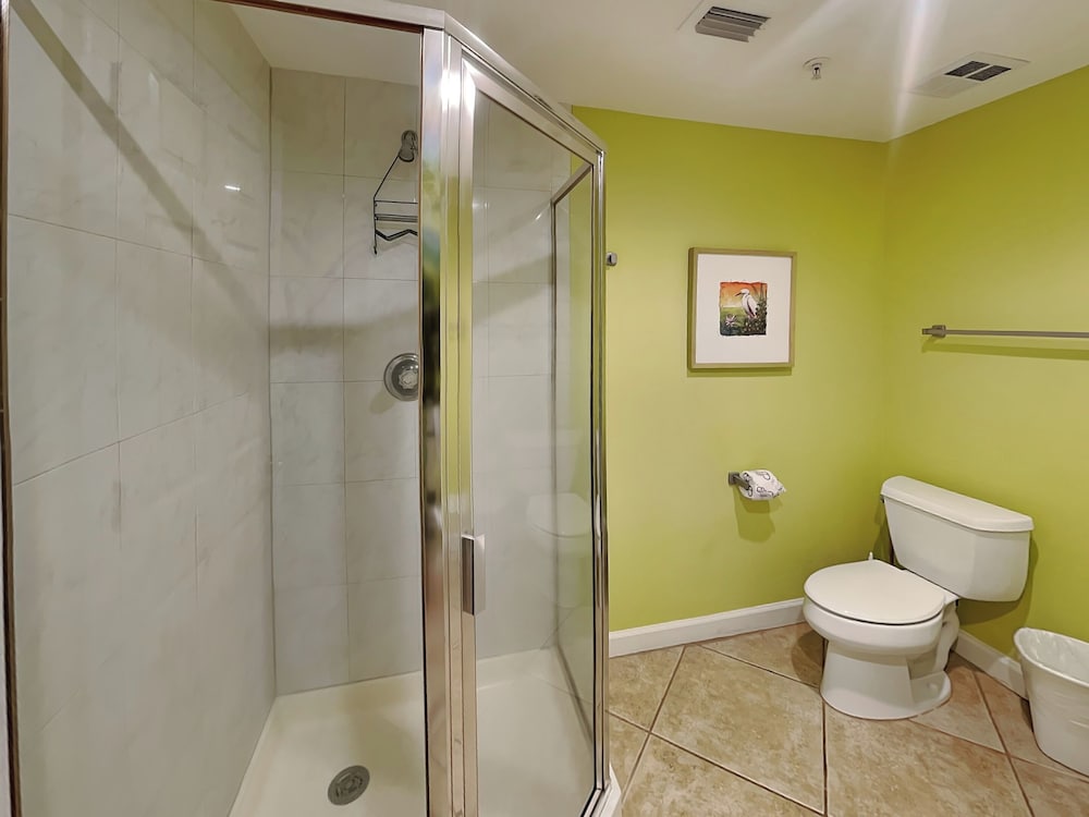 Admiral's Quarters #1406 by Southern Vacation Rentals