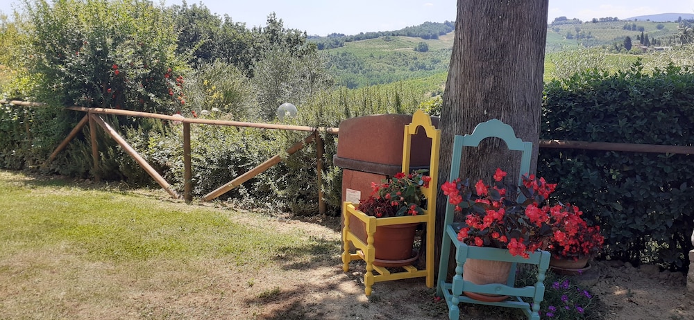 Agriturismo Il Pino - Tuscany Italy - Apartment Ginepro view 2