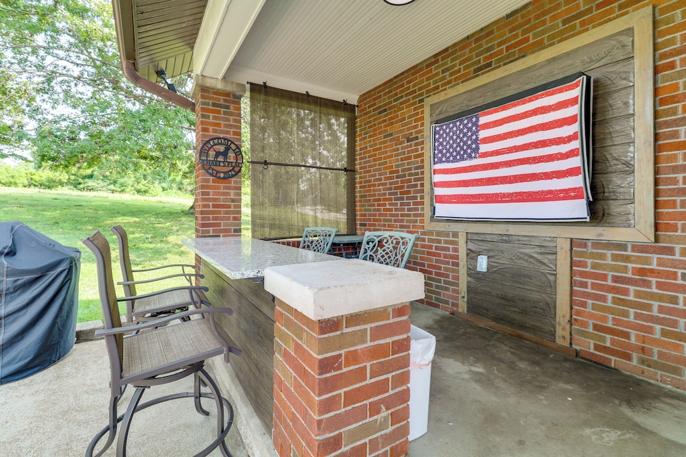 14 Mi to St Louis: Dog-friendly Columbia Home