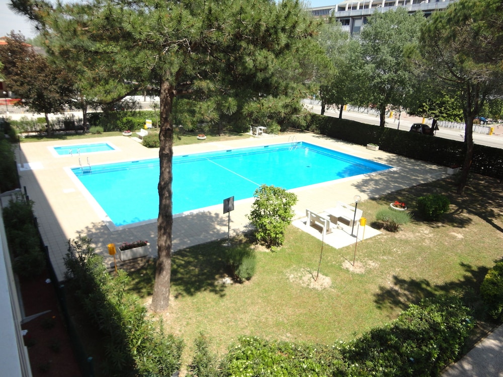 Lovely Apartment With Pool in a Fantastic Location by Beahost Rentals view 2