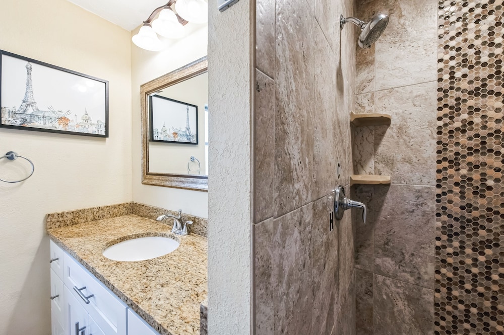 Beautiful Pool Home Near Siesta Key Beach 2 Bedroom Home