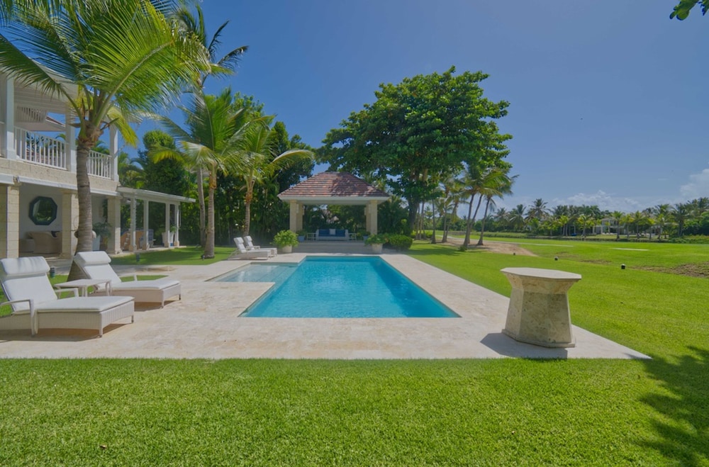 Ocean View Villa Just Minutes From Private Beaches