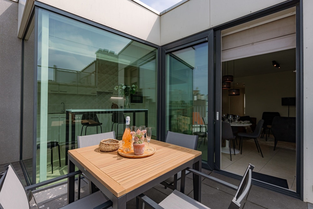 Huswell - Cozy Seaside Apartment With Terrace