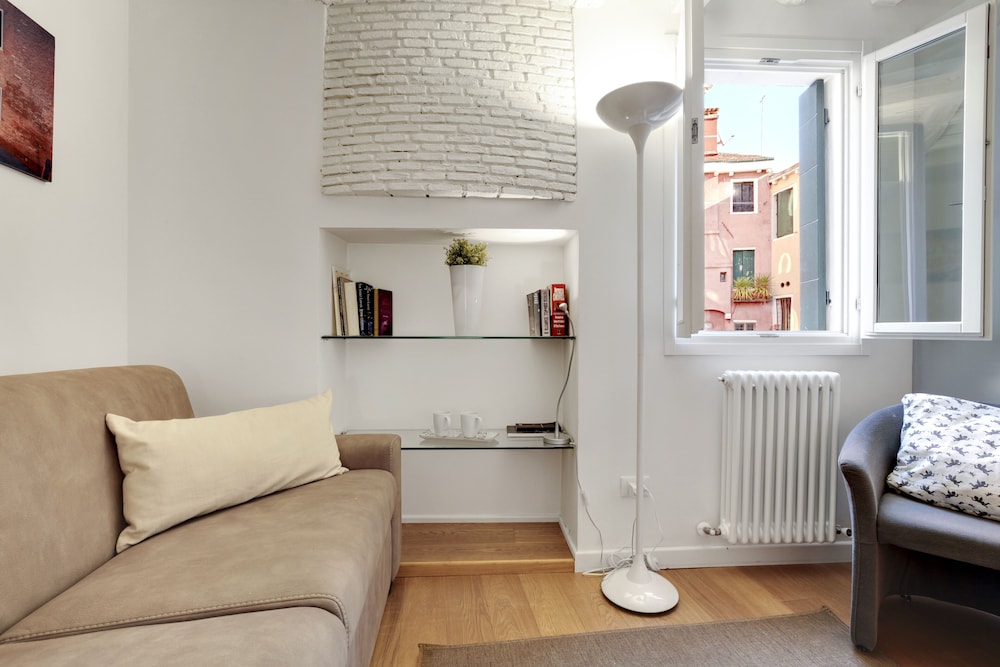 Pozzo Roverso en Venice — hotel room