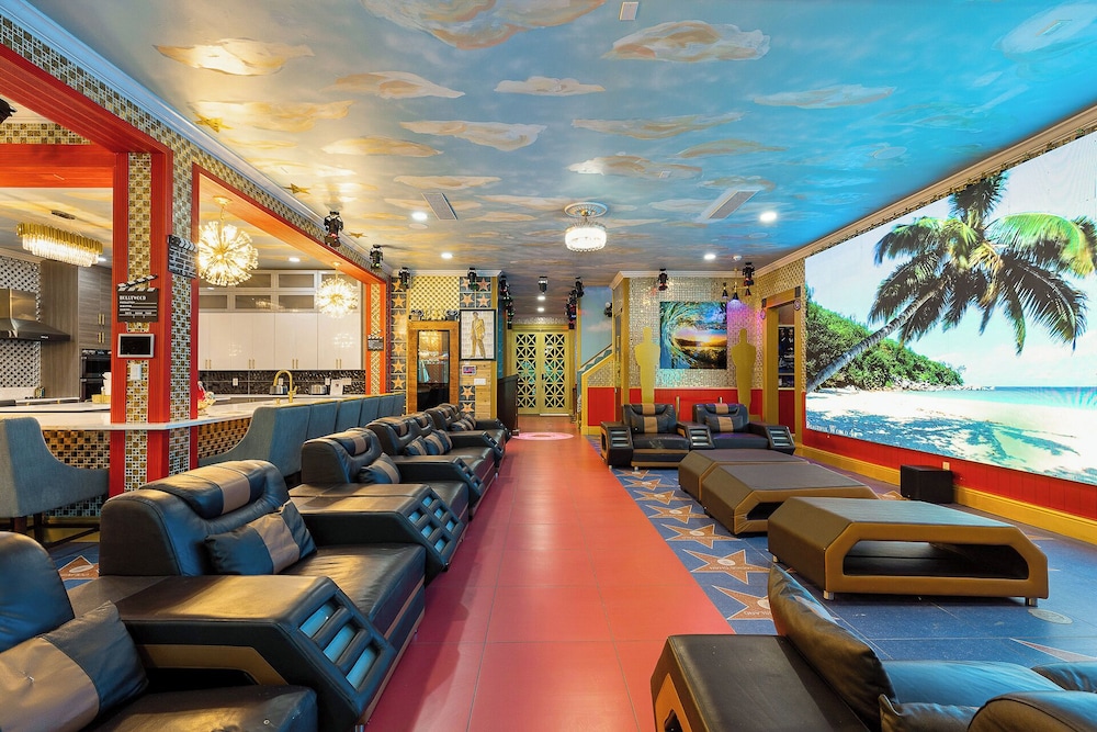 Luxury Mansion w Pool Sleeps 60