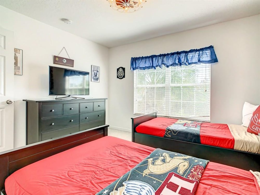 7BR Villa in Emerald Island w Resort Perks