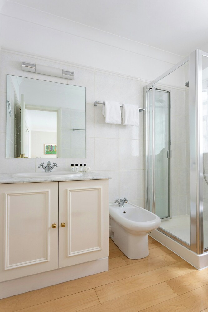 Bathurst Mews III by Onefinestay
