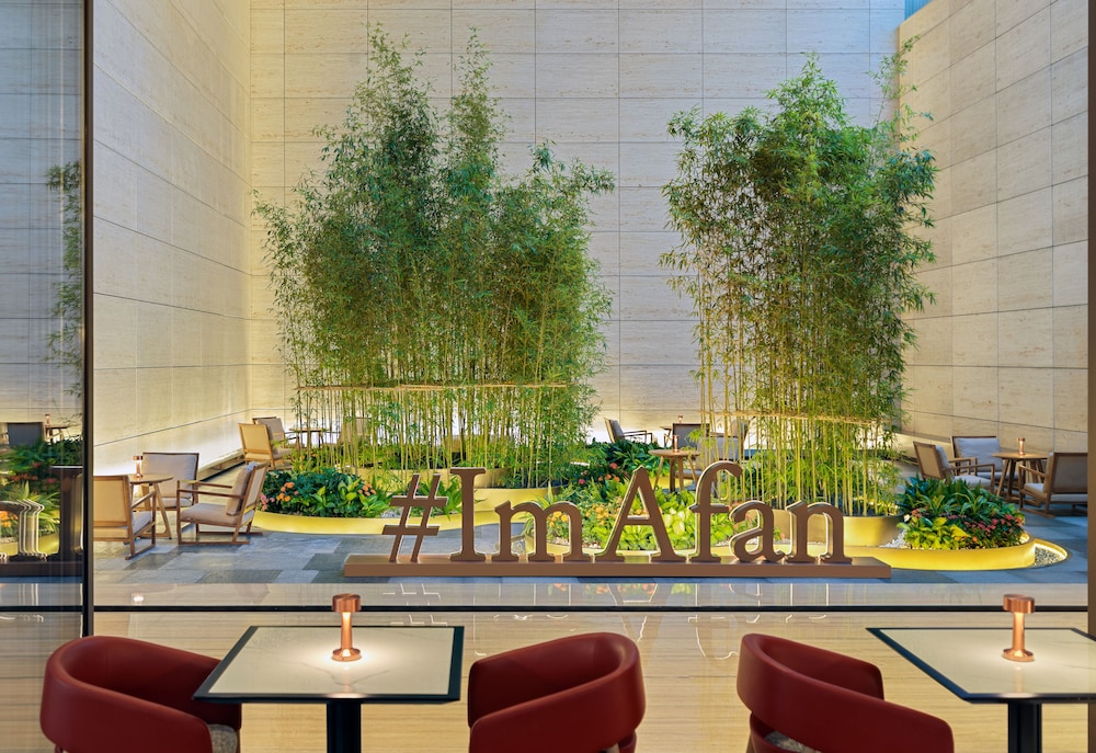 Mandarin Oriental, Shenzhen 90