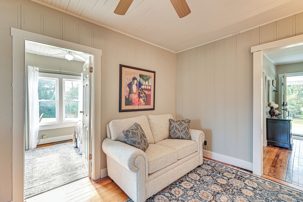 Rock Climb, Hike, Relax! Quiet Beattyville Retreat