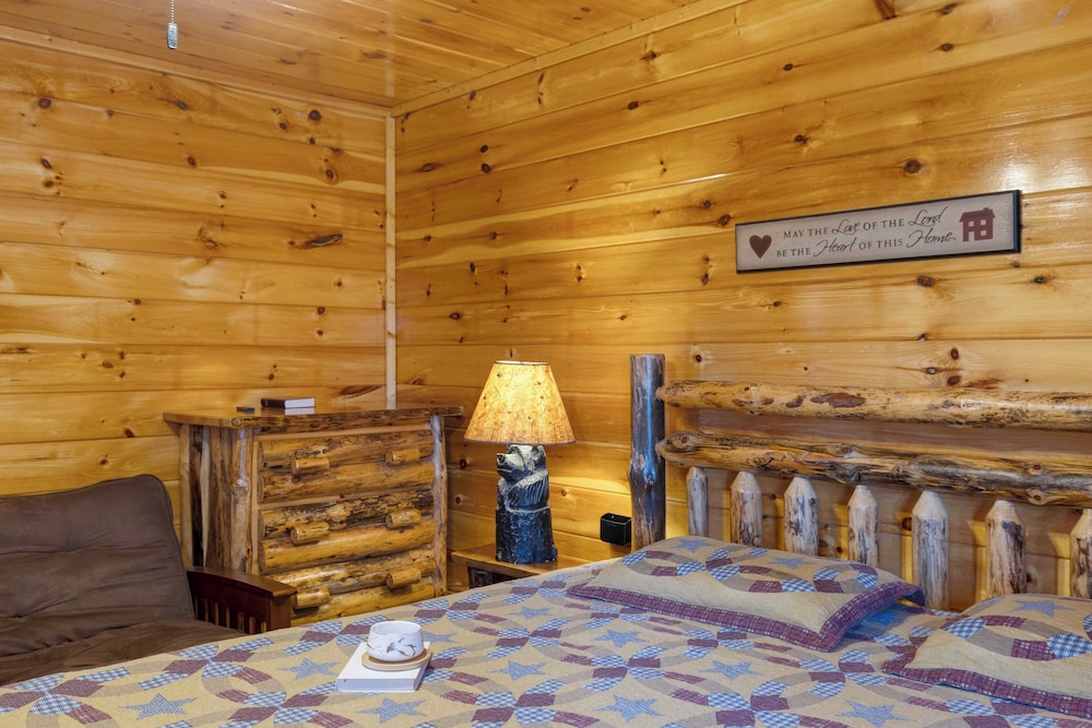 100 Guests Blackthorn: Sister Smokies Homes Luxury Mountain Retreat