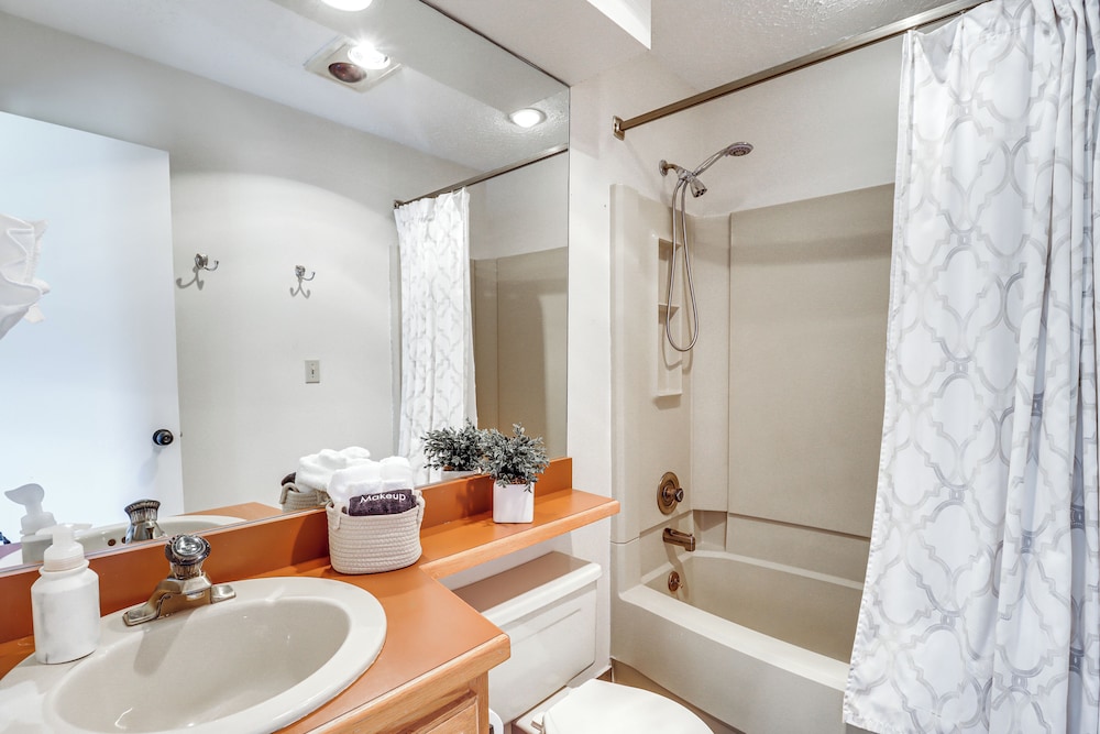 Steps to Jack Frost Ski Resort: Townhome w/ Decks