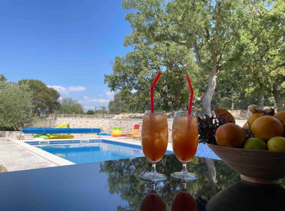 Idyllic Escape Villa Maretici With Pool and Private Garden