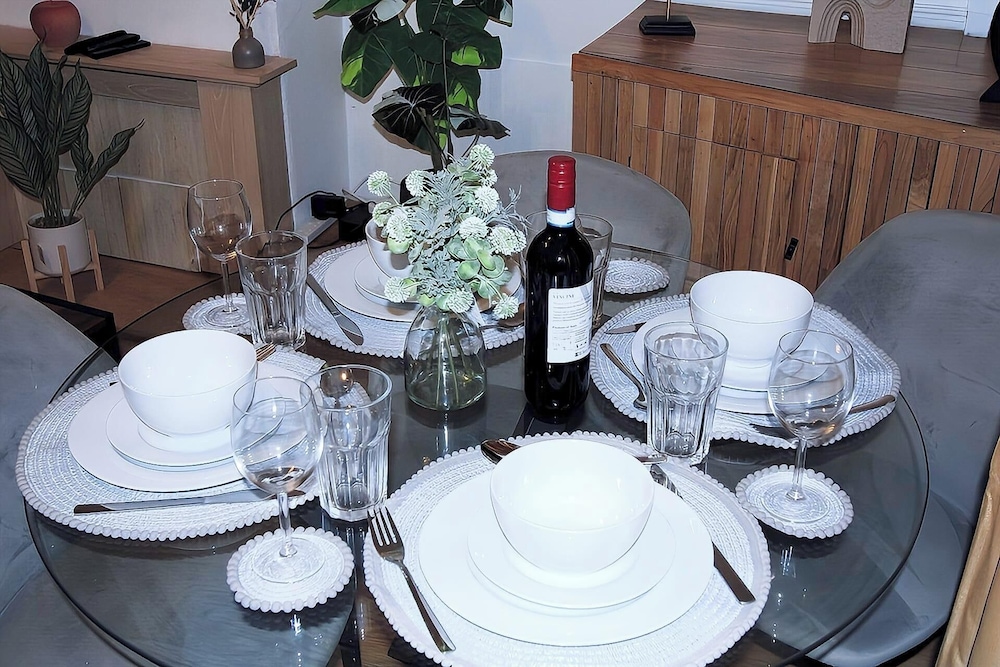 2BR House-sleeps 5-parking-contractors & Families