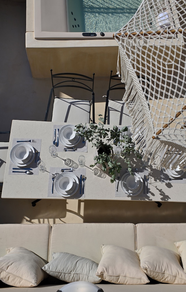 OIA Unique Homes by K&K