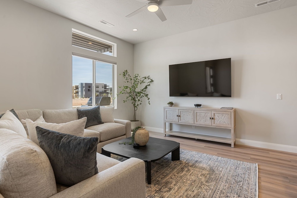 The Crash Pad 5 Bedroom Townhouse