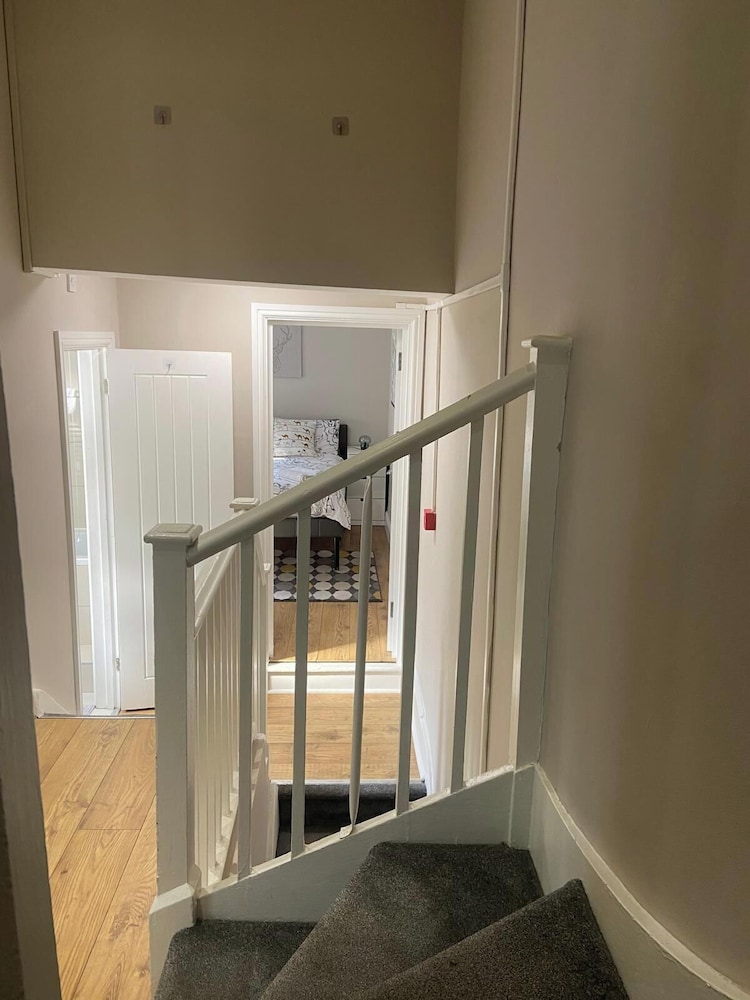 Cosy London Home With 2 Bedrooms