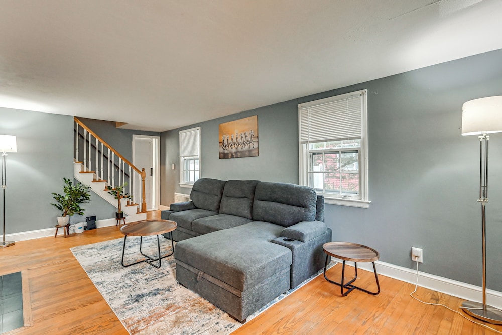 1 Mi to Connecticut River: Home w/ Large Backyard
