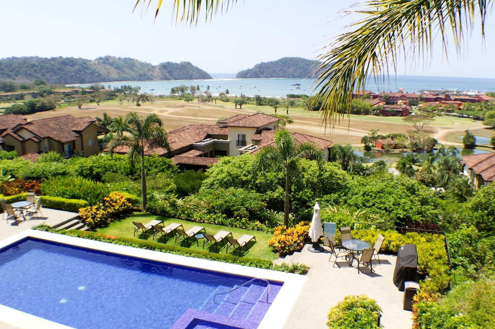 CR Luxury Los Sueños Condos