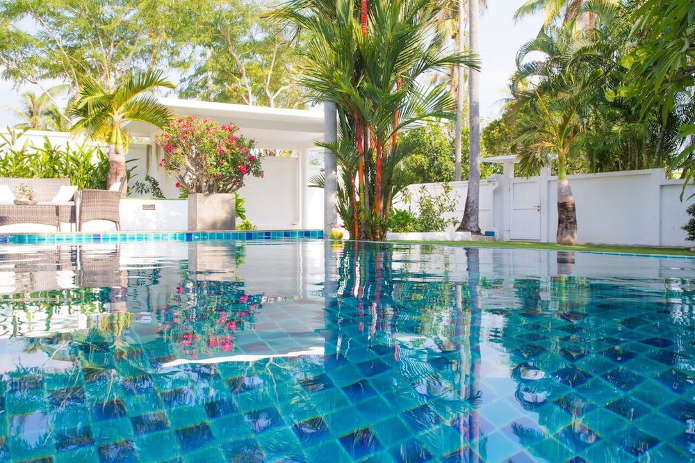 Blissful Tropical Stay at SeaLaVie Villa