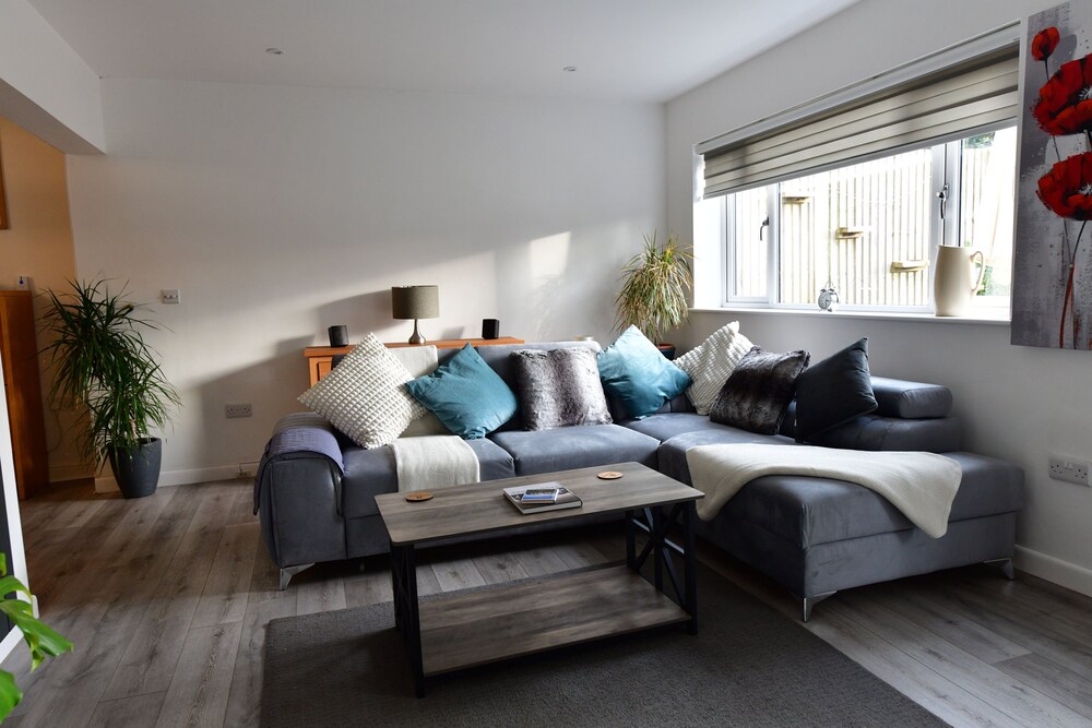2Bd Garden Home - A Short Walk To Stonehenge