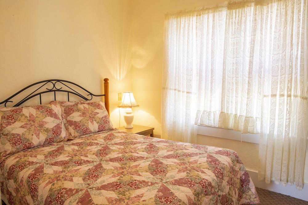 The Chimney Rock Inn & Cottages