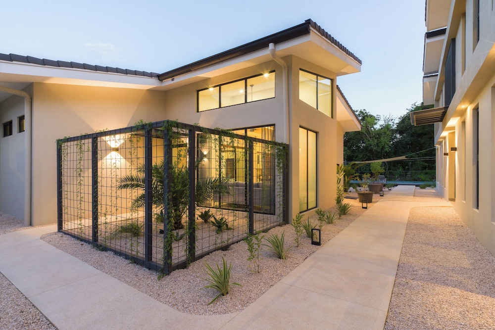 Casa Bo Jungle - Steps to Tamarindo Beach - Surf & Pool