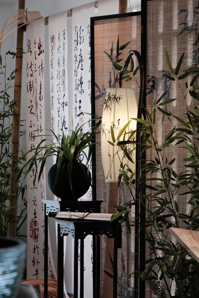 Miyue Shenzhen Tianlu Secret Wild Wizard Holiday Hotel