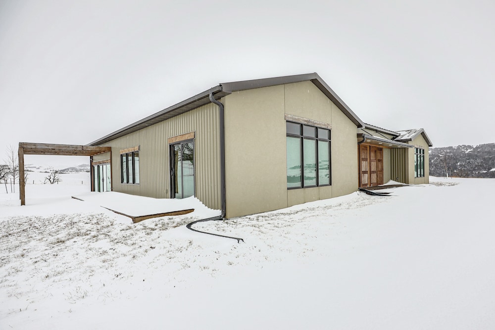 Pet-friendly Fairfax Cabin Near Missouri River!