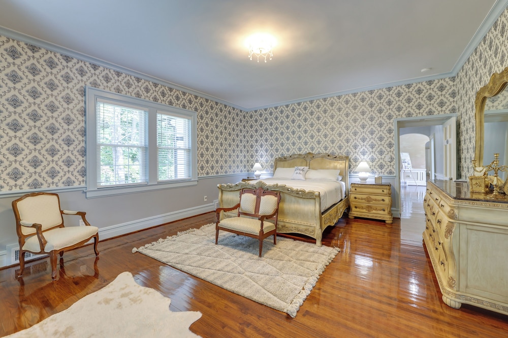 Home on Sprawling Estate, 6 Mi to Dtwn Spartanburg