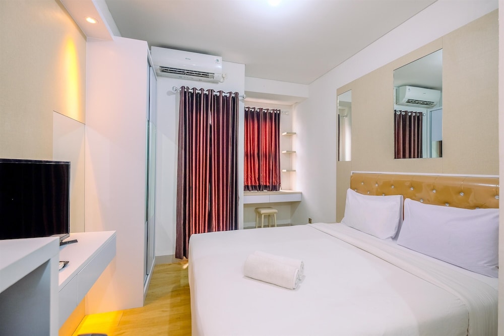 Homey And Best Choice Studio Apartment Transpark Cibubur