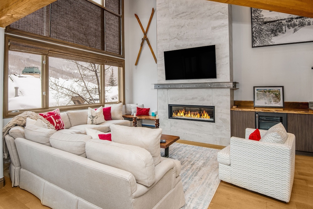 Ski In Ski Out Townhome in Rocky Mountain Access to Elkhorn Chairlift by RedAwning