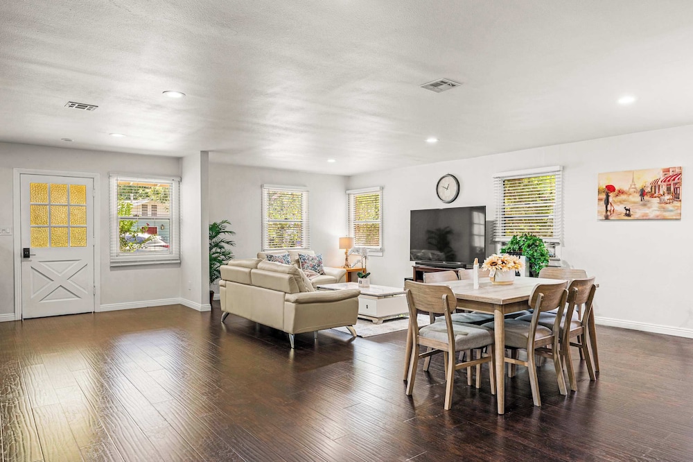 Not Affected by the Fire/spacious Retreat w/ Large Kitchen & Outdoor Patio