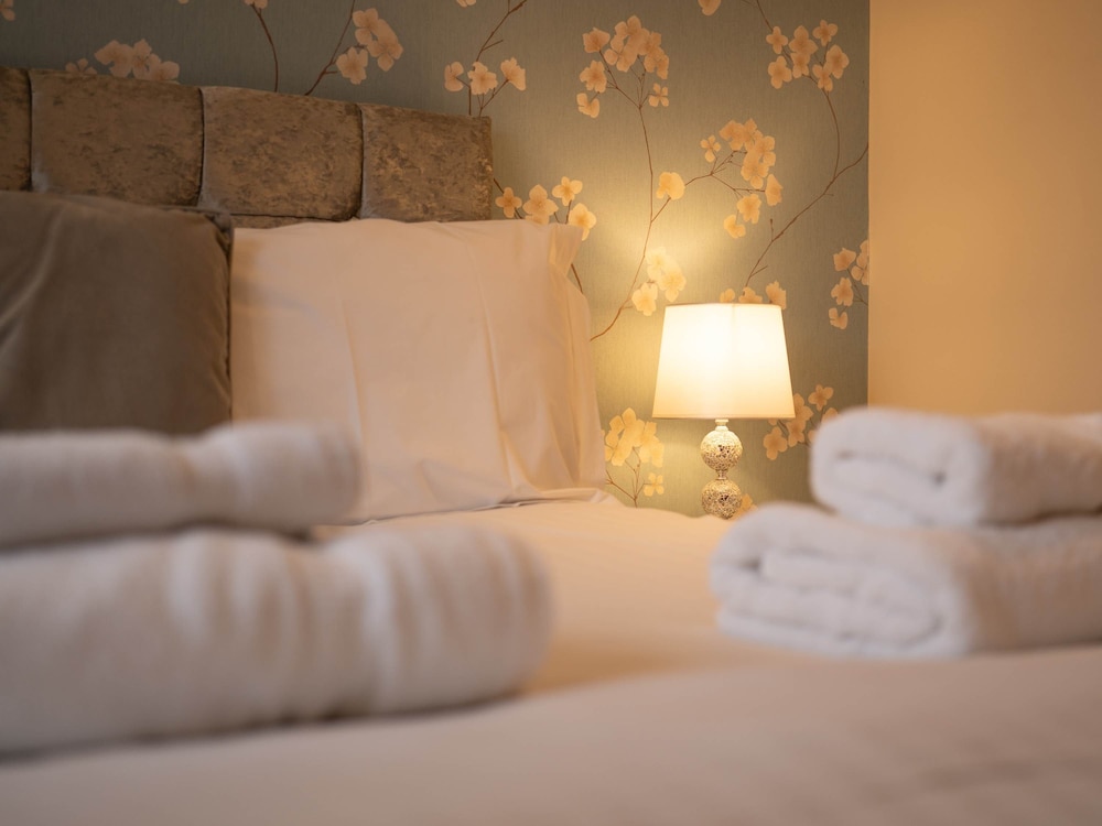 Elckys Lodge - Hot Tub Retreat Near York