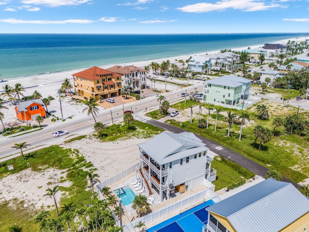 110 Sea Le Vie: 5br/4.5ba Brand New Build W/ Pool! 5 Bedroom Home
