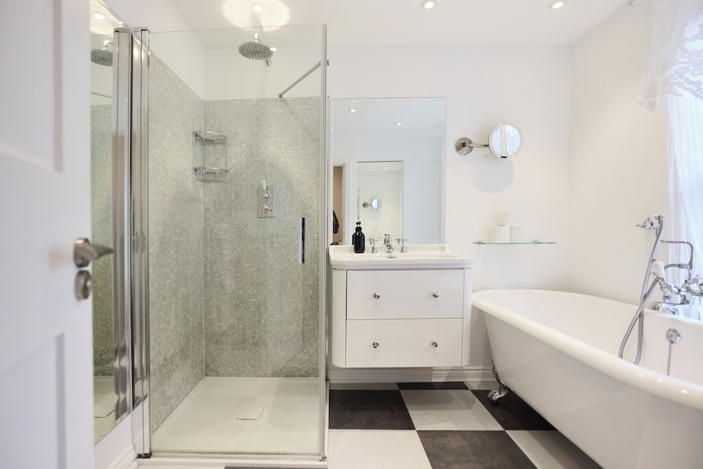 The Kensington Designer's Retreat -1bdr Flat
