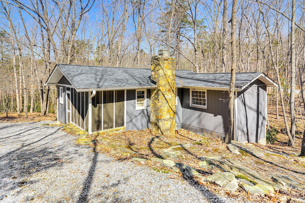 3 Mi to Hanging Rock State Park: Outdoor Haven!