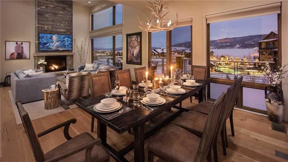 Wildhorse Chalet 3 BedroomHoliday home By Moving Mountains