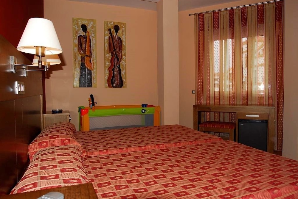 Hostal Jardines Del Mediterraneo photo 4