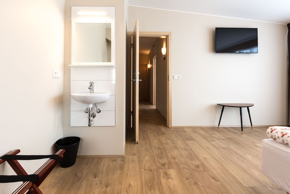 Guesthouse Garun, Skolavellir