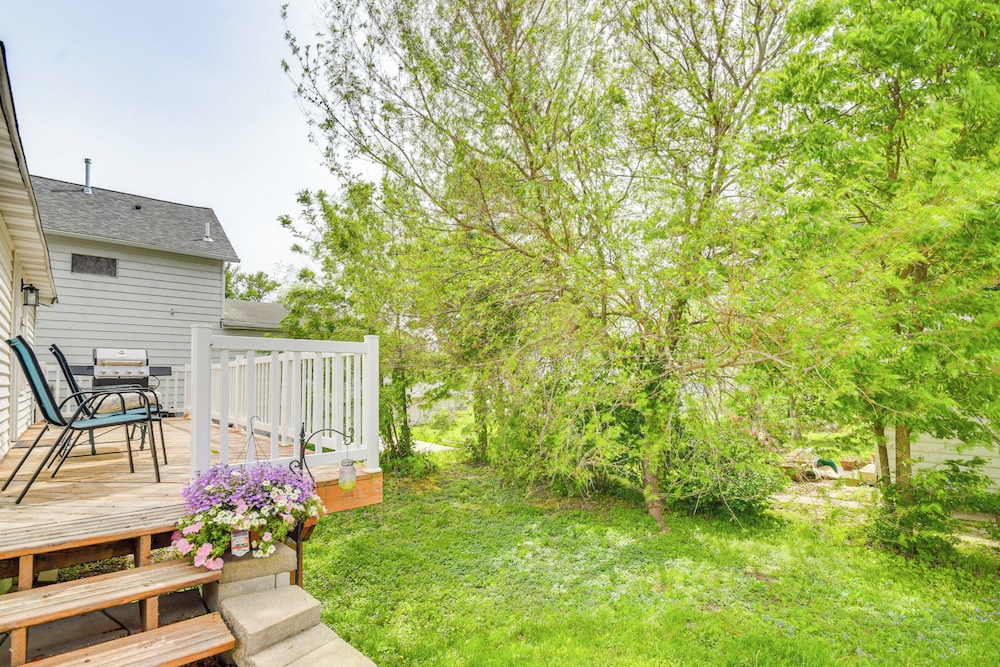 Mississippi River Retreat w/ Views: Walk to Water