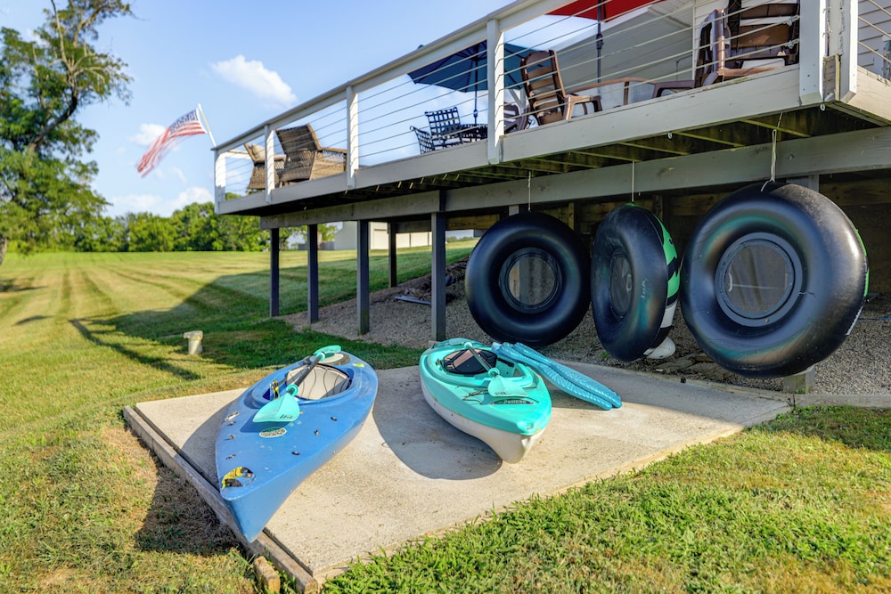 Private Ponds & Trails: Hillsboro Nature Retreat!