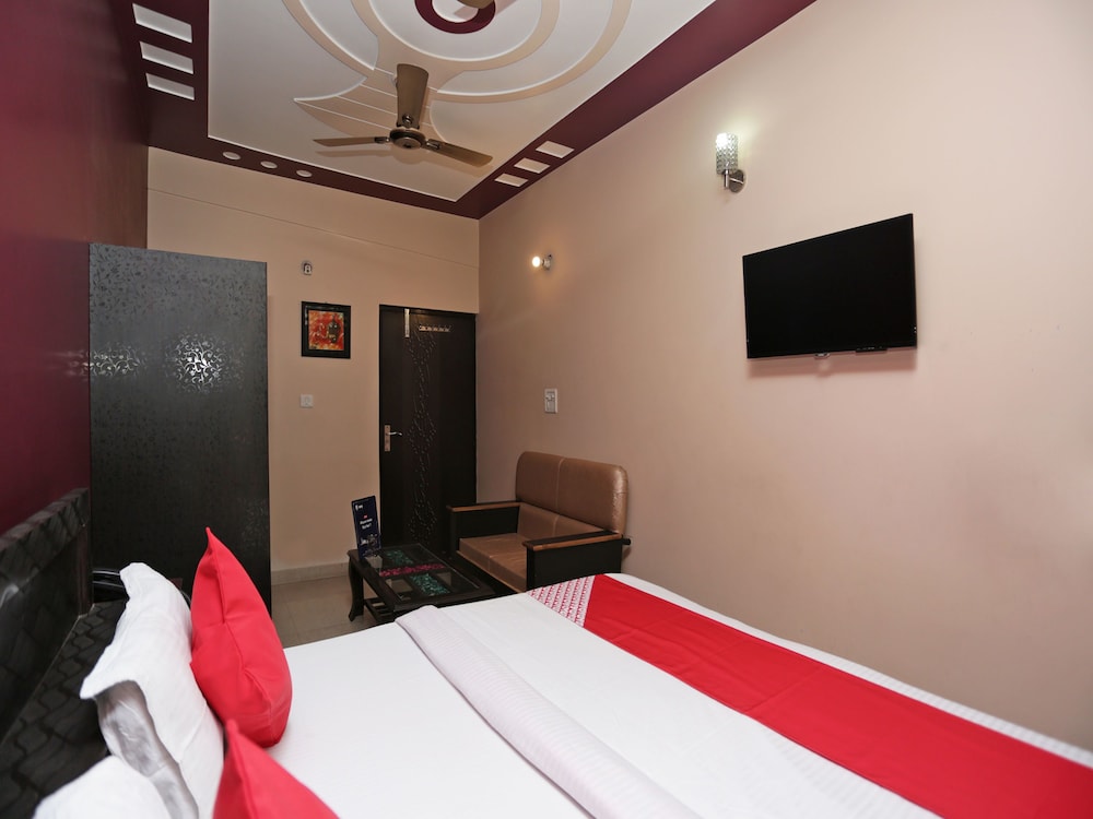 OYO 13388 Hotel Virgo