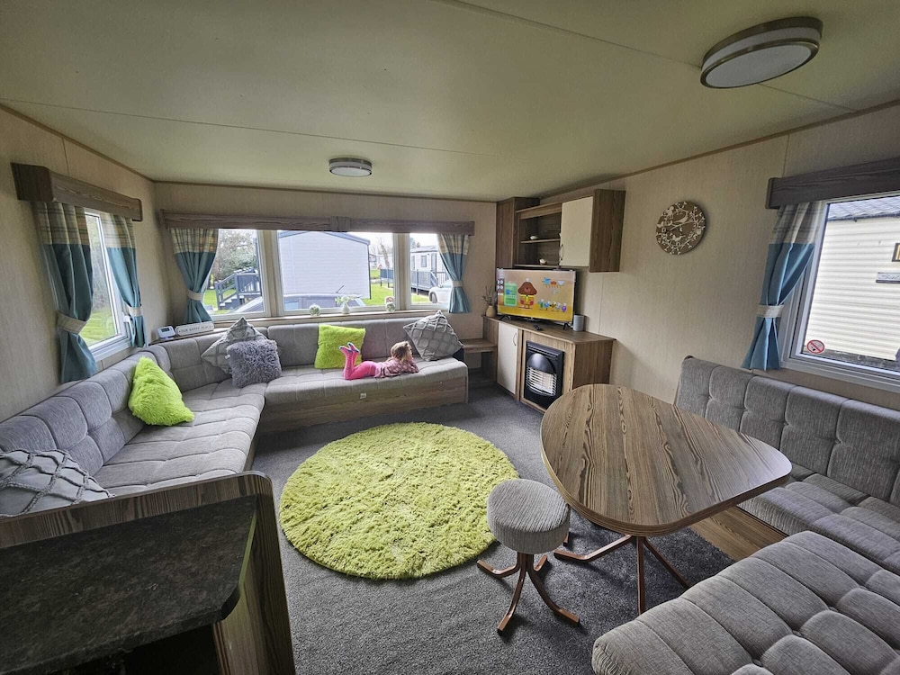 3 Bed Caravan - Near Beach, 5 Star Reviews, Wifi
